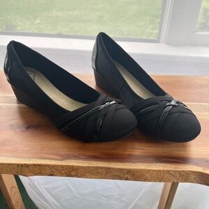 Cliffs by WHITE MOUNTAIN Black Wedge Sandals